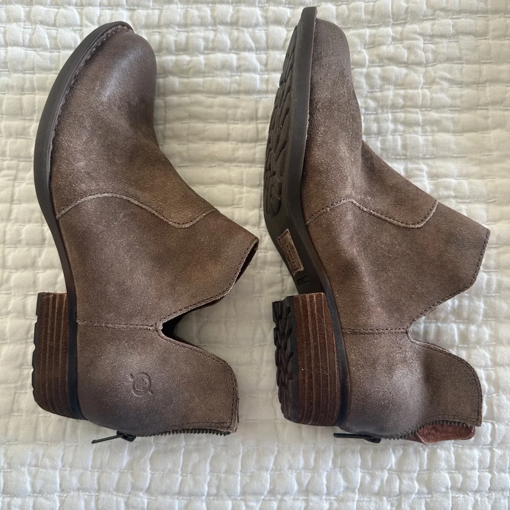 Born Kerri Women’s ankle boots new size 9 women’s Taupe distress - Picture 3 of 10